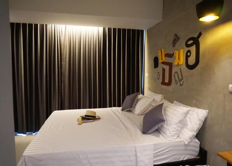 Superior King Room with Rama VIII Bridge view